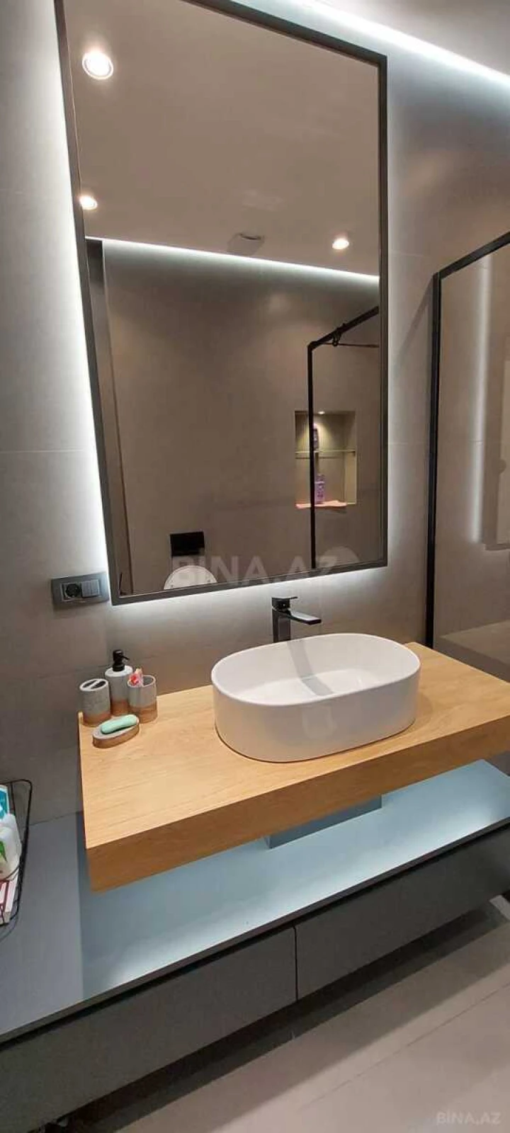 Satılır 3 otaqlı mənzil 130 m²