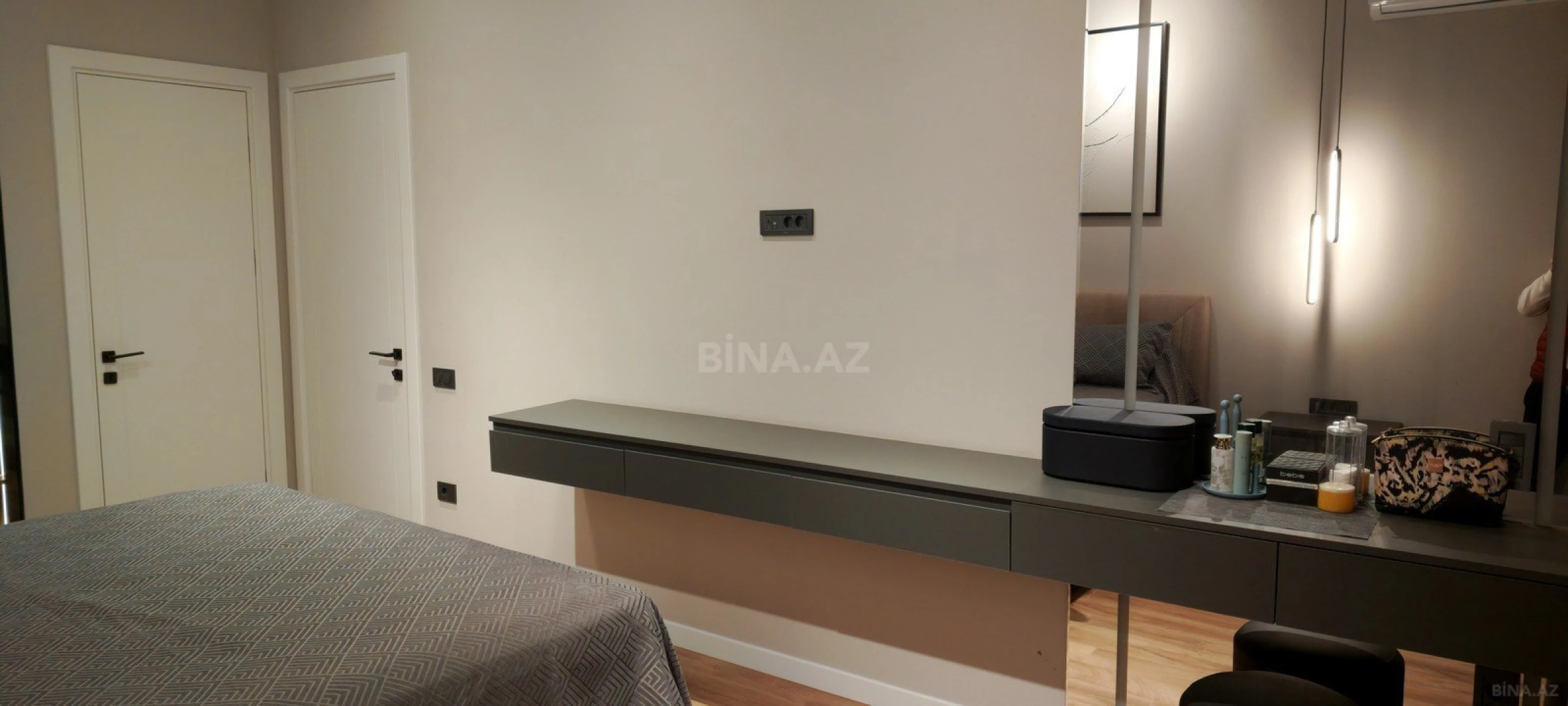 Satılır 3 otaqlı mənzil 130 m²