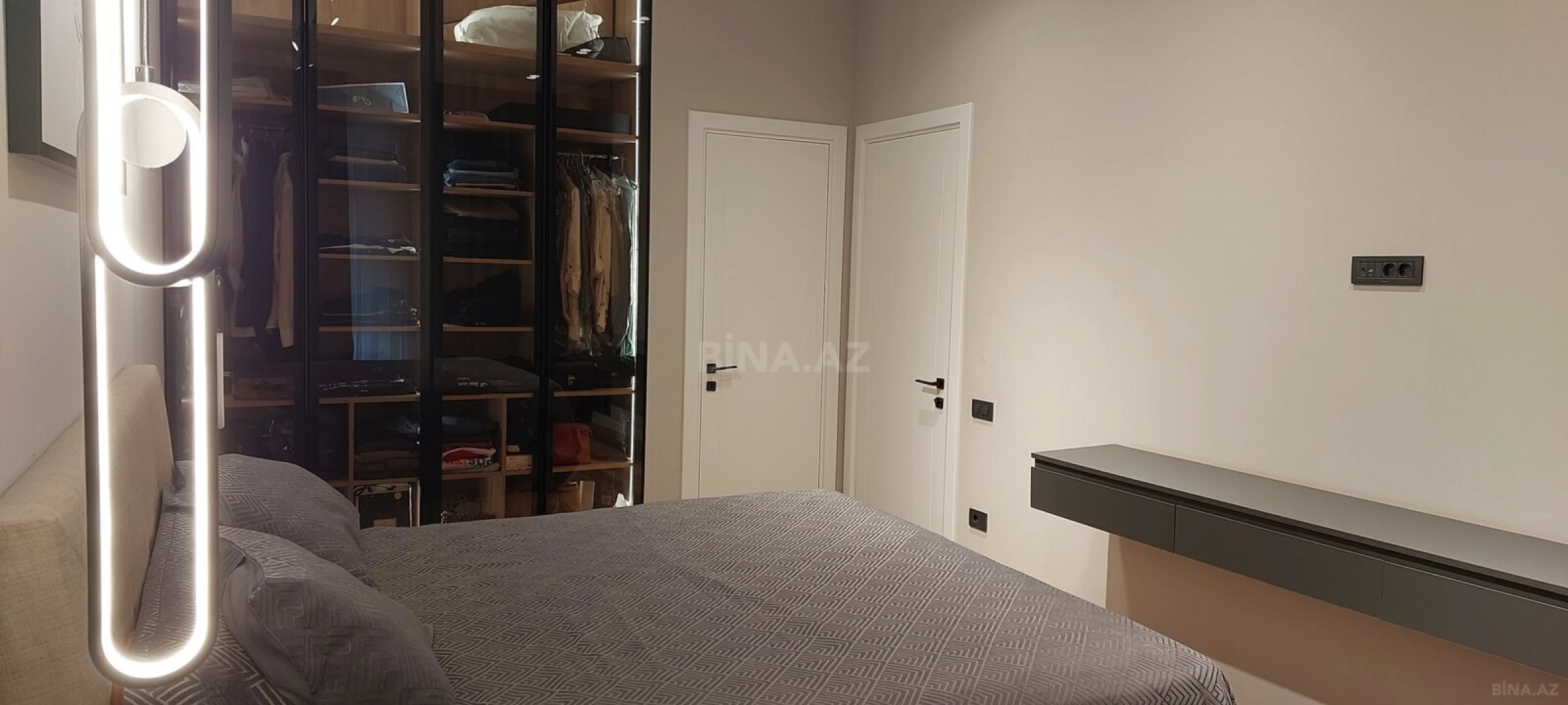 Satılır 3 otaqlı mənzil 130 m²