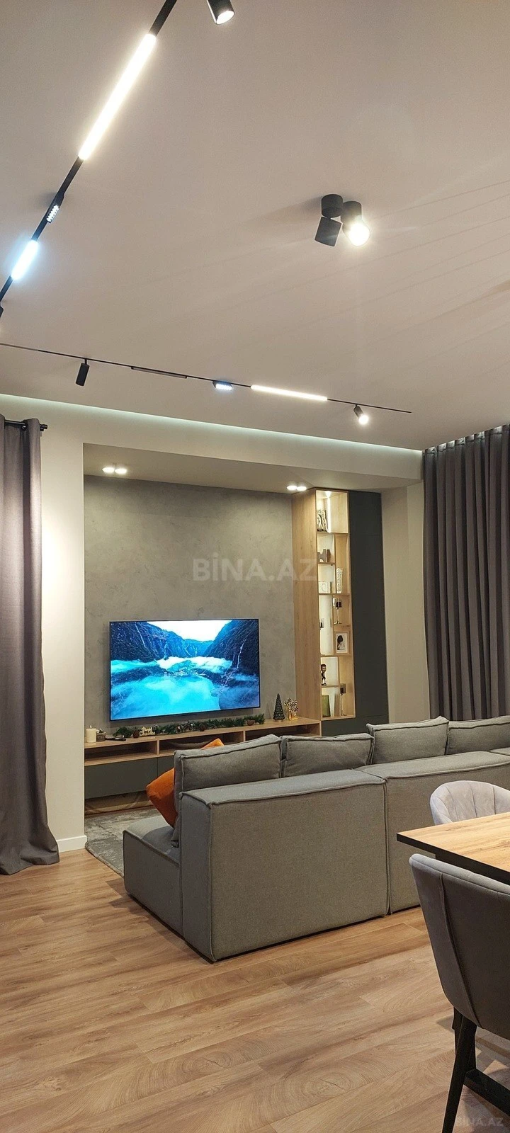 Satılır 3 otaqlı mənzil 130 m²