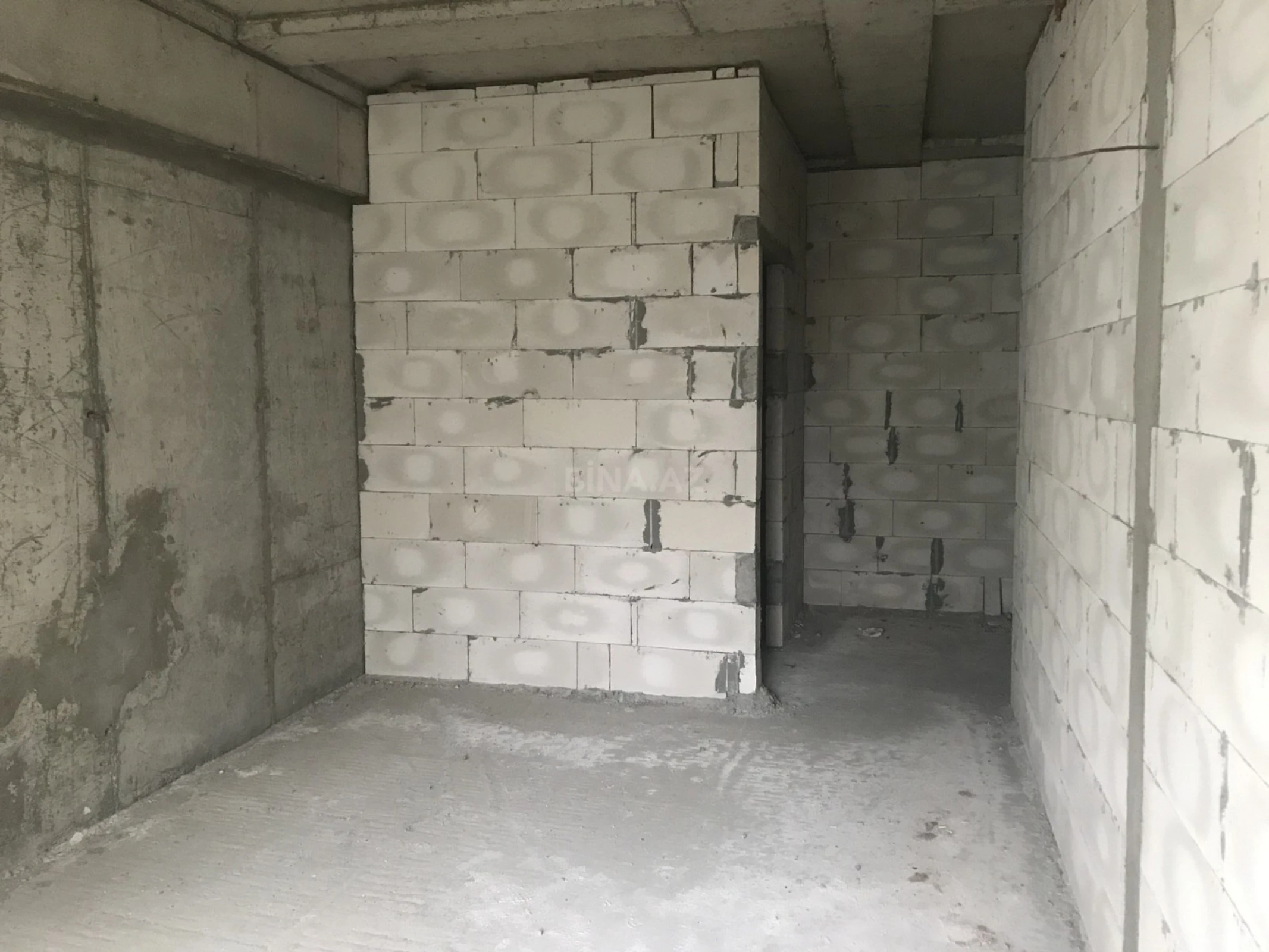 Satılır 2 otaqlı mənzil 96 m²
