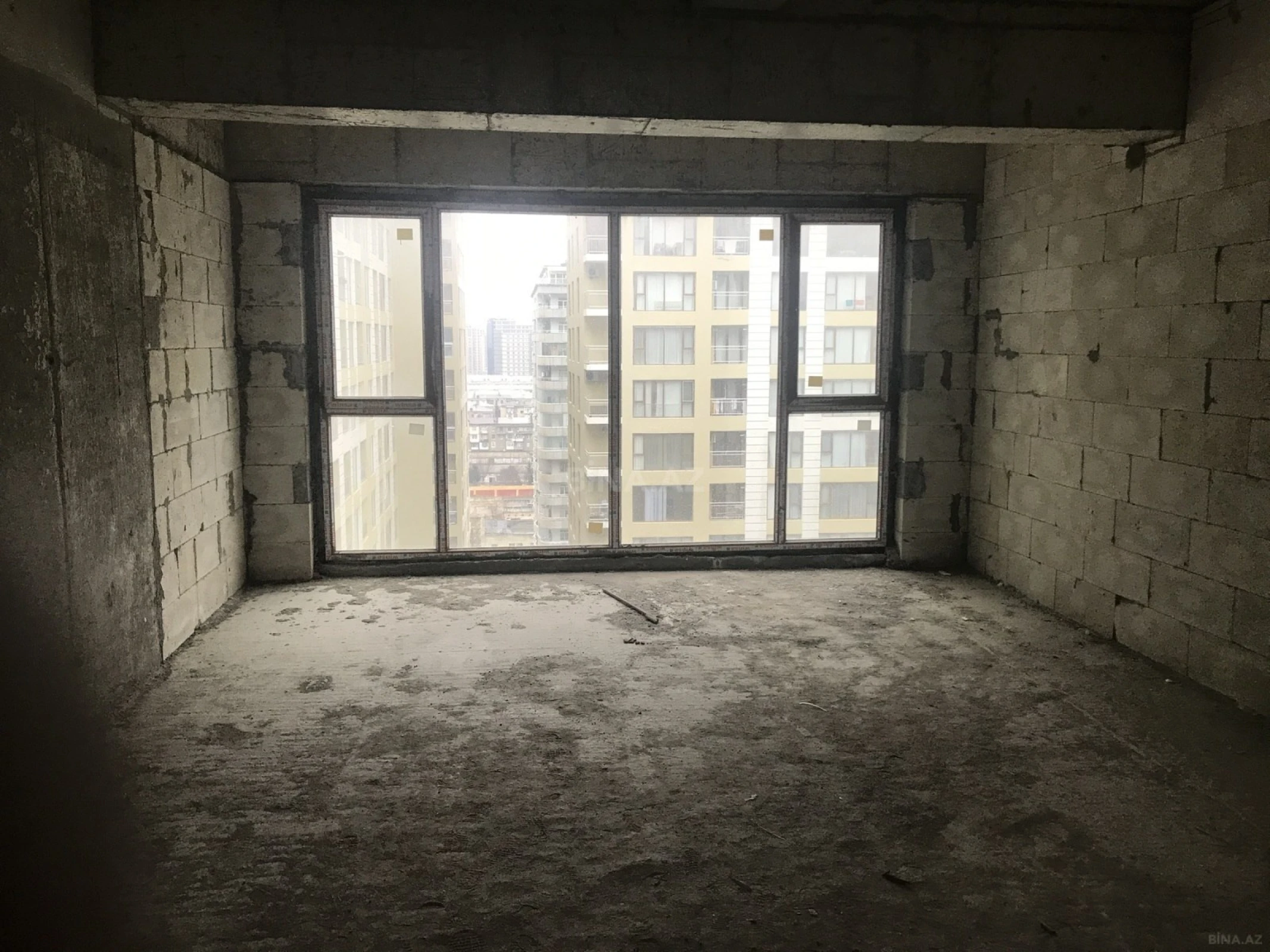 Satılır 2 otaqlı mənzil 96 m²