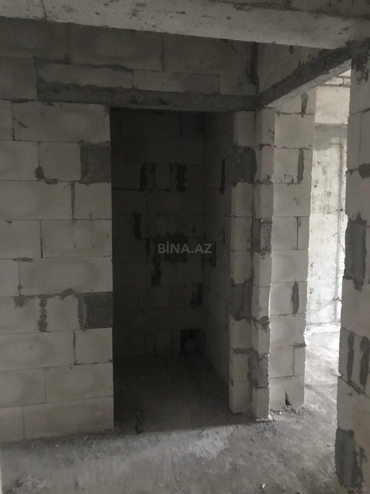 Satılır 2 otaqlı mənzil 96 m²