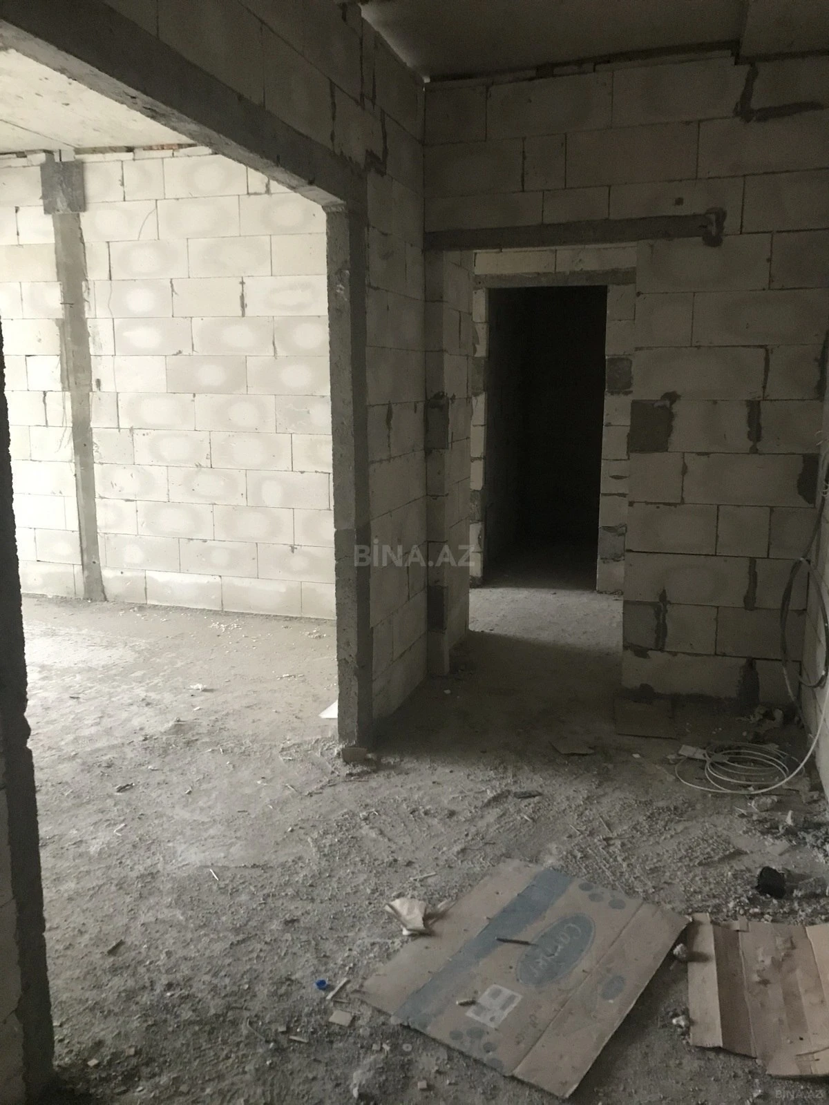 Satılır 2 otaqlı mənzil 96 m²