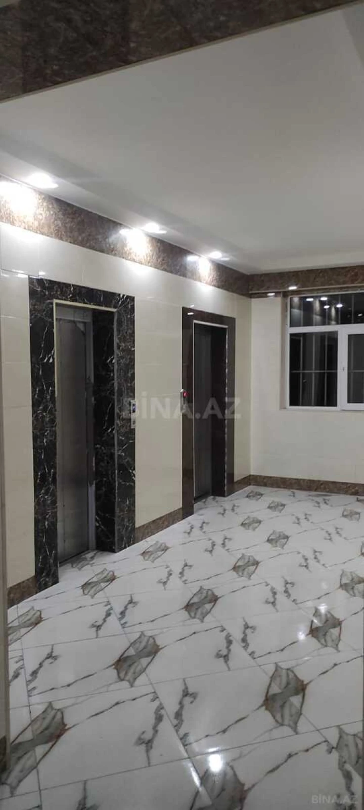 Satılır 4 otaqlı mənzil 200 m²