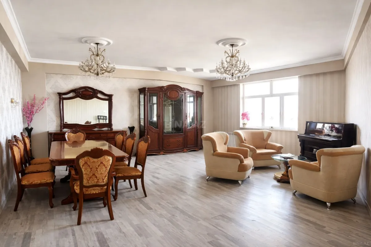 Satılır 4 otaqlı mənzil 200 m²