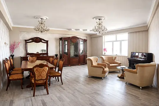 Satılır 4 otaqlı mənzil 200 m² — Bakı 4 otaq 200.00 m²