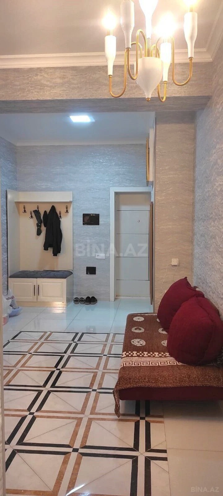 Satılır 4 otaqlı mənzil 200 m²