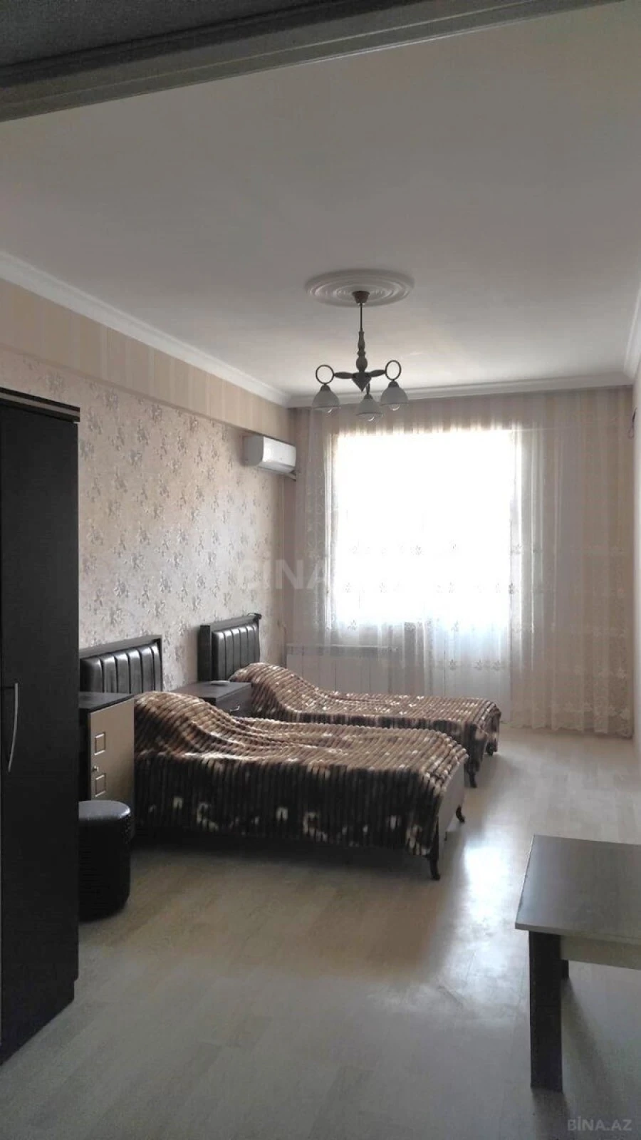 Satılır 4 otaqlı mənzil 200 m²