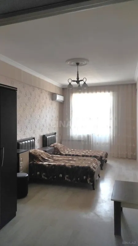 Satılır 4 otaqlı mənzil 200 m²