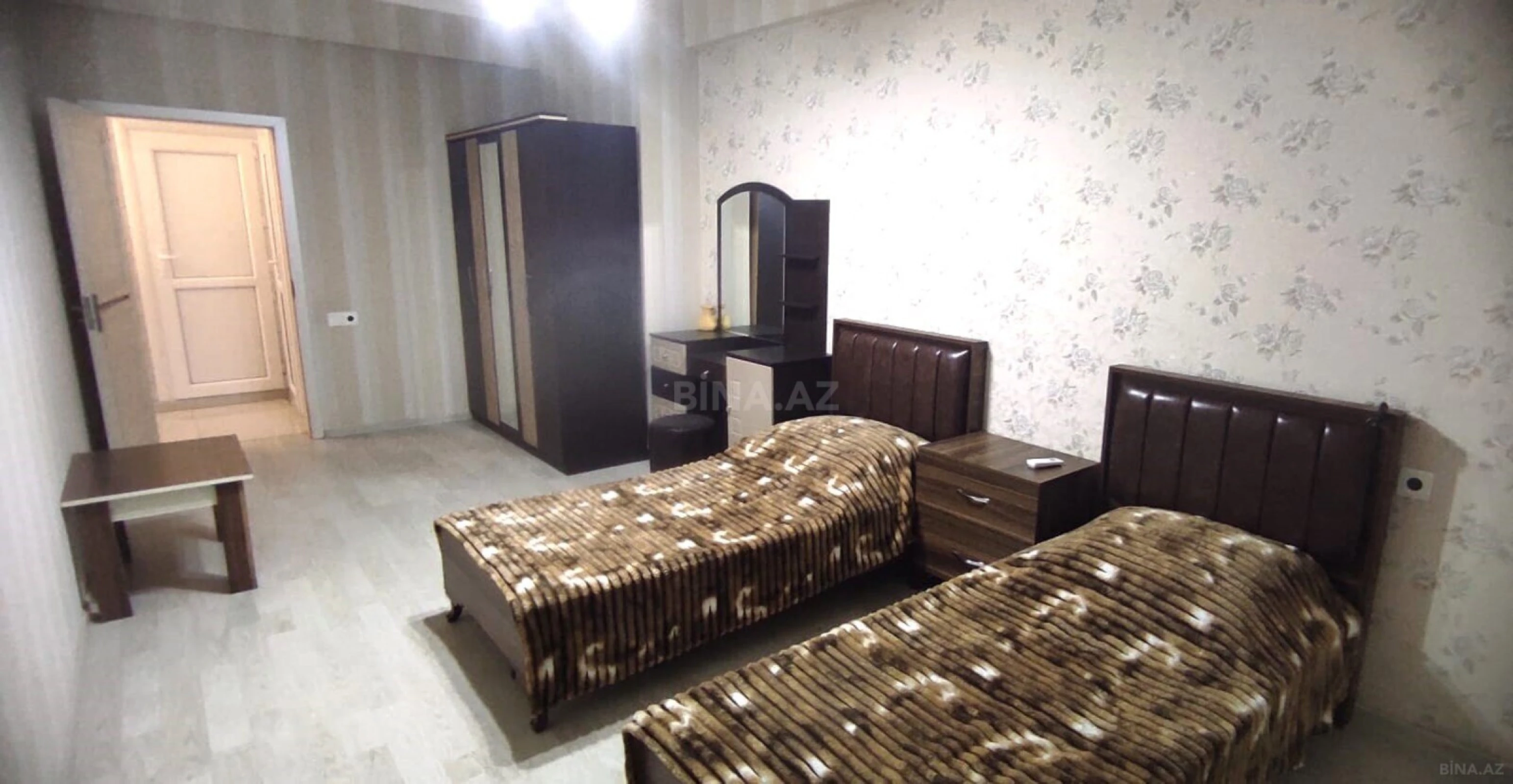 Satılır 4 otaqlı mənzil 200 m²