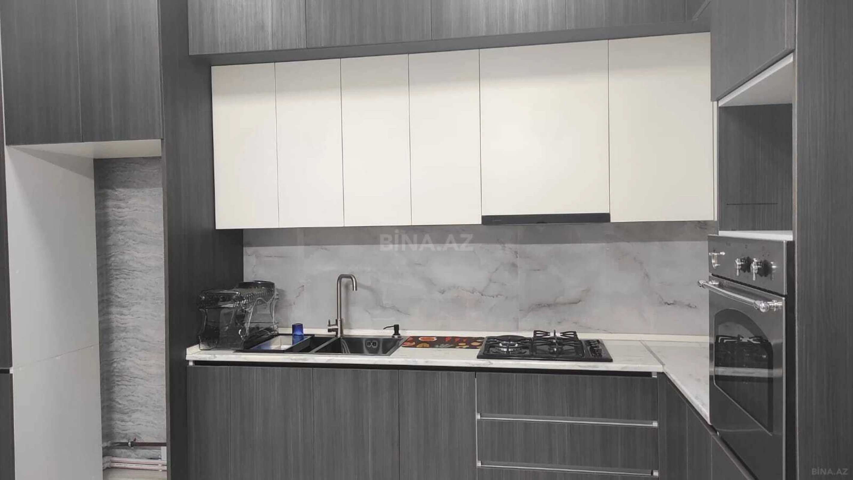 Satılır 4 otaqlı mənzil 200 m²