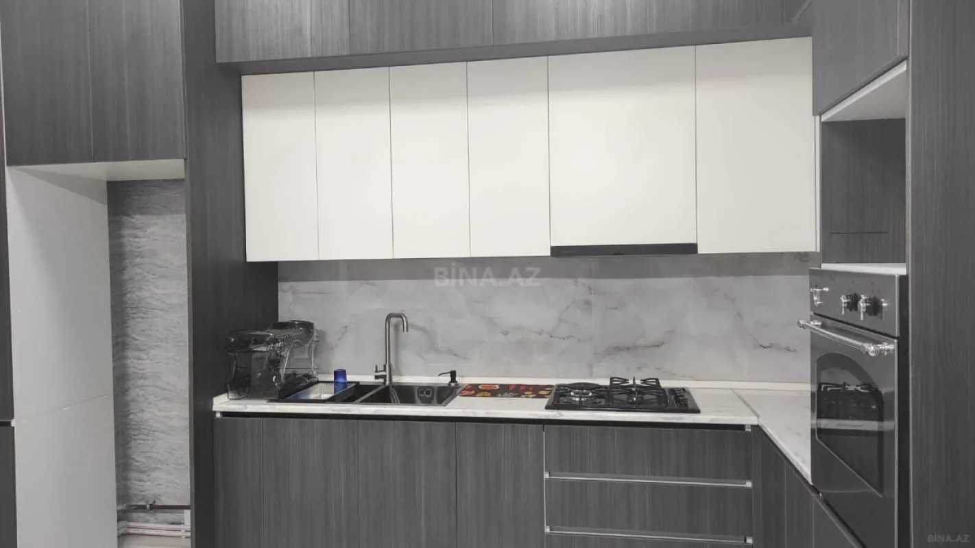 Satılır 4 otaqlı mənzil 200 m²