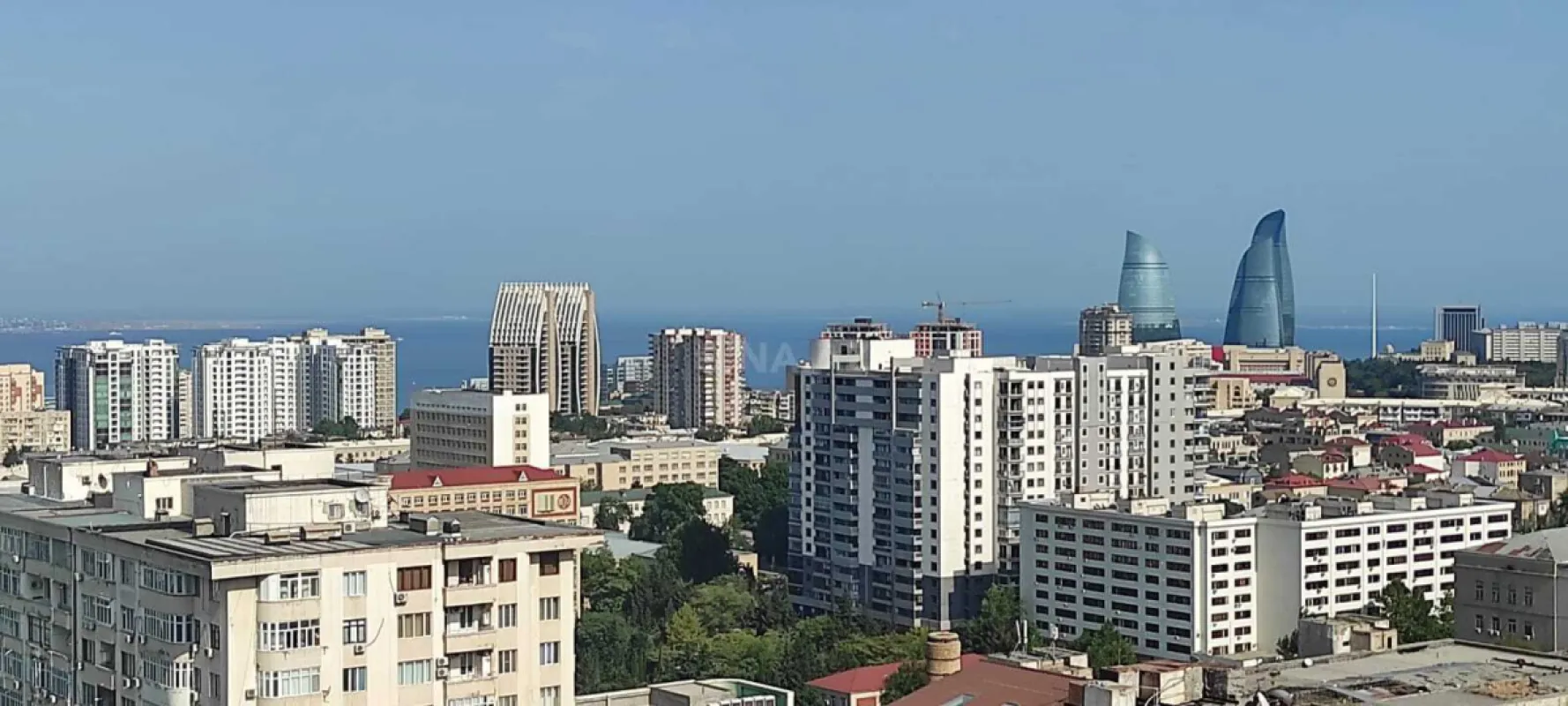 Satılır 4 otaqlı mənzil 200 m²