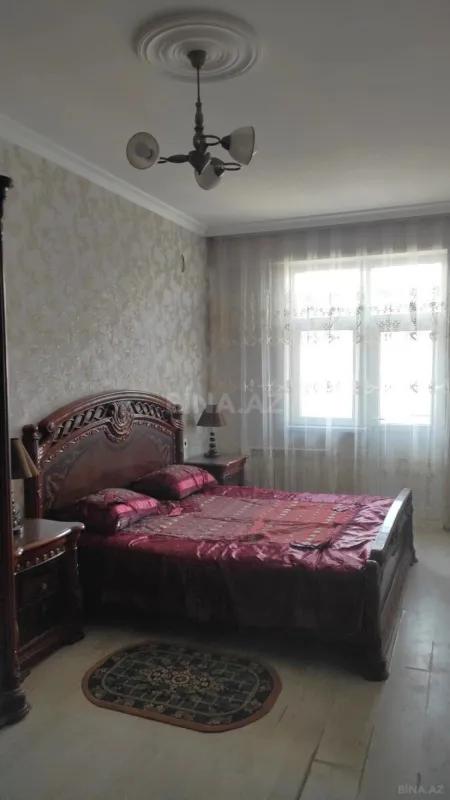 Satılır 4 otaqlı mənzil 200 m²
