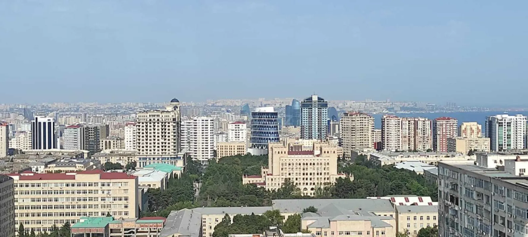 Satılır 4 otaqlı mənzil 200 m²