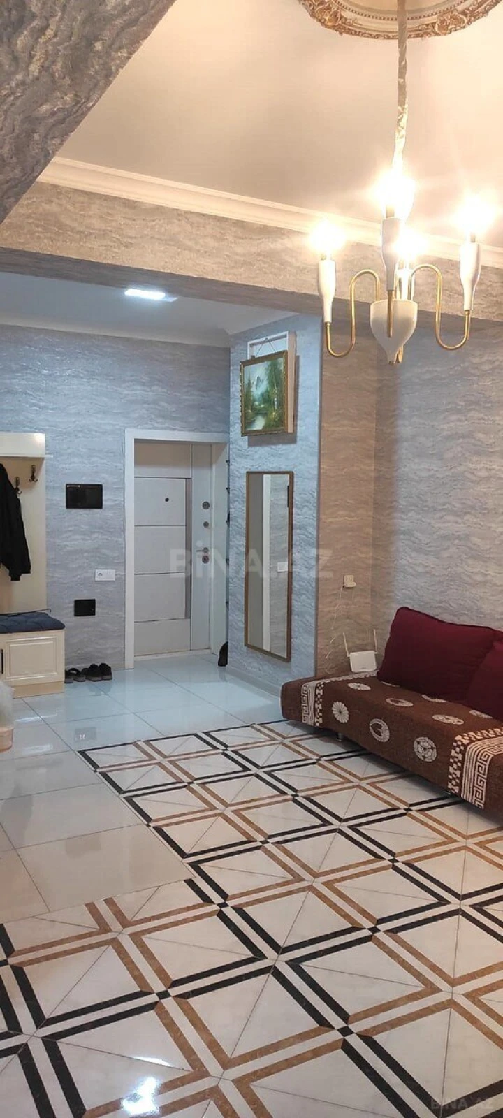 Satılır 4 otaqlı mənzil 200 m²