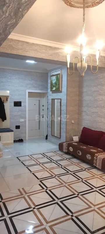 Satılır 4 otaqlı mənzil 200 m²