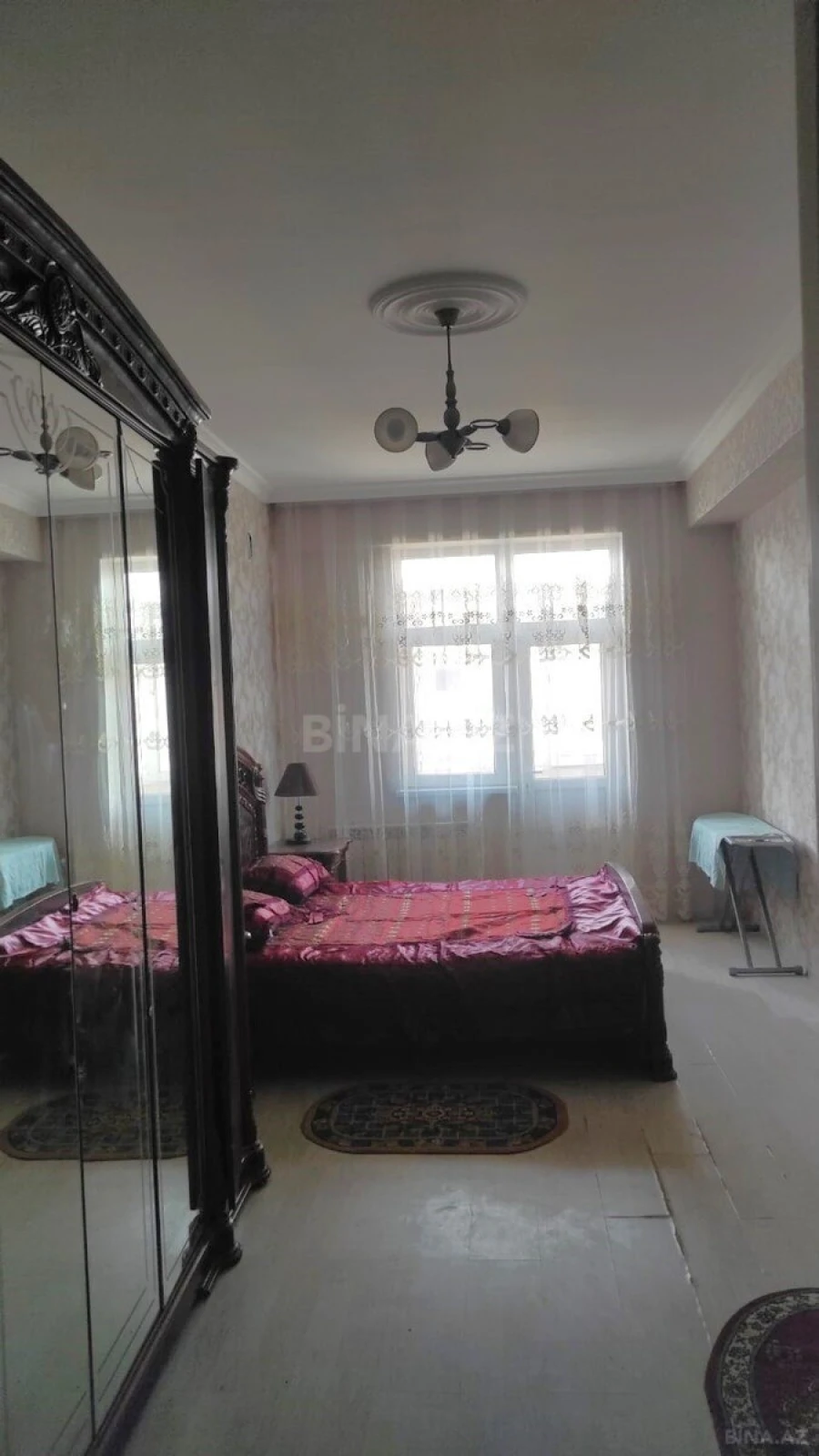 Satılır 4 otaqlı mənzil 200 m²