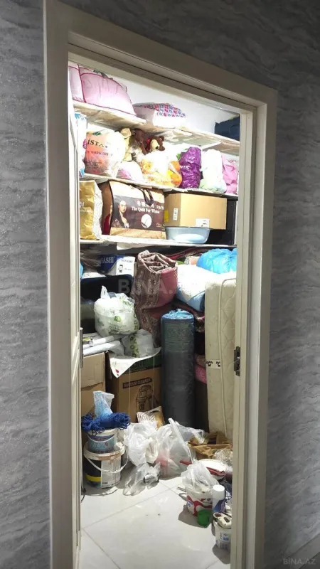 Satılır 4 otaqlı mənzil 200 m²