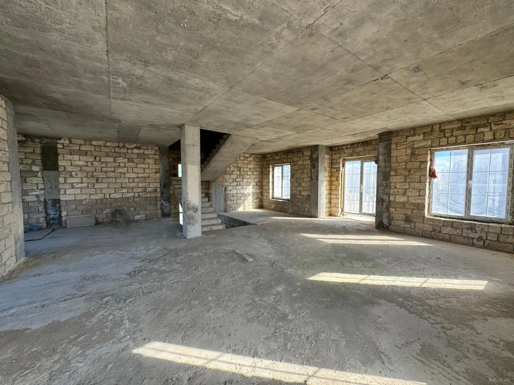 Satılır 6 otaqlı həyət evi 290 m²