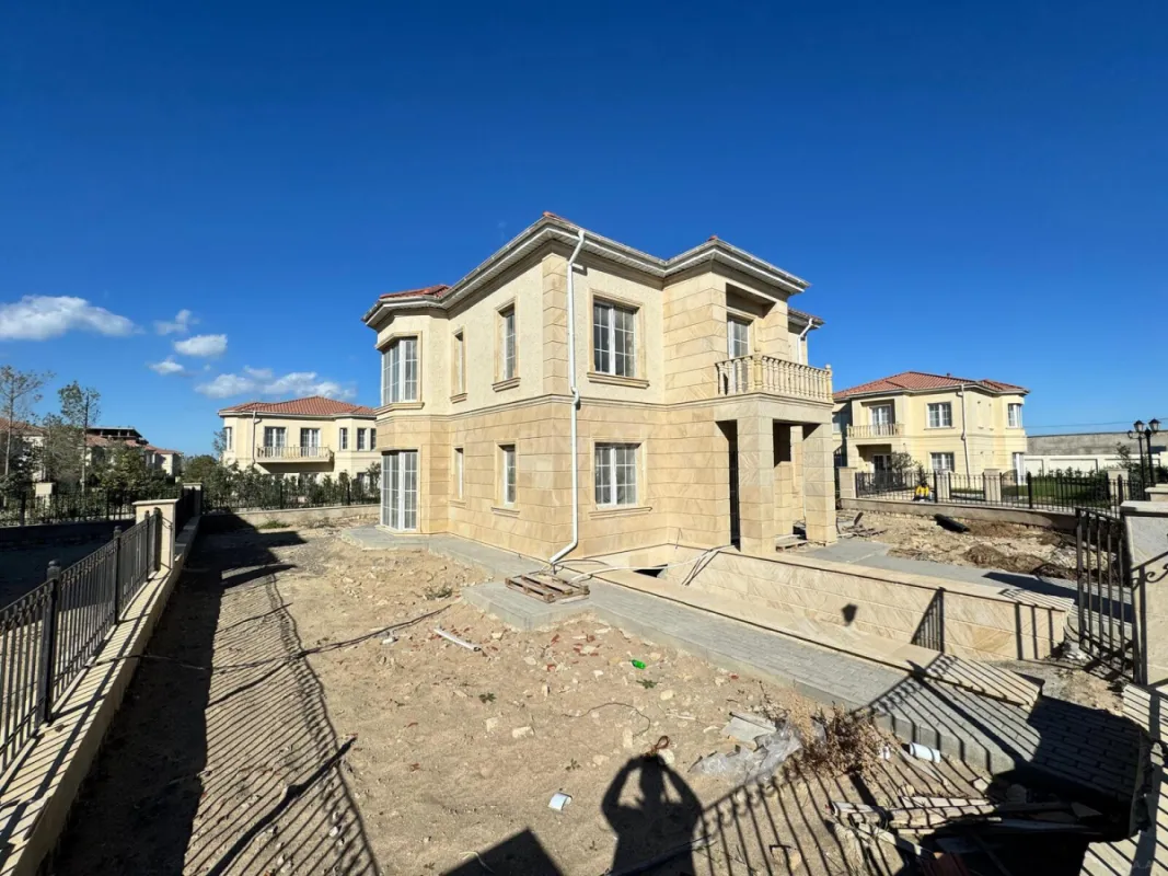 Satılır 6 otaqlı həyət evi 290 m²