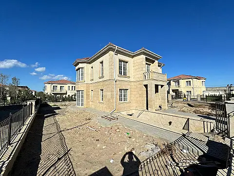 Satılır 6 otaqlı həyət evi 290 m²