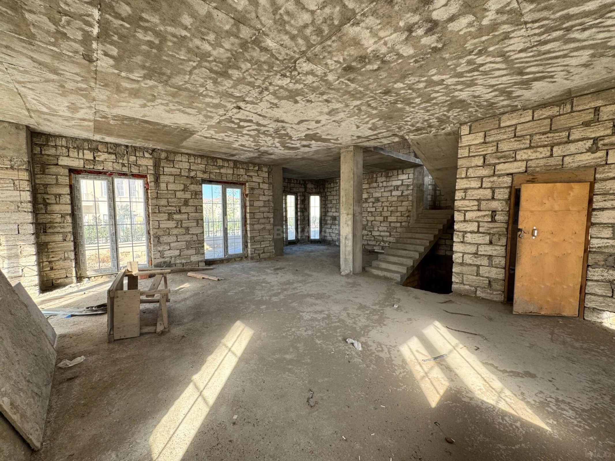 Satılır 6 otaqlı həyət evi 290 m²