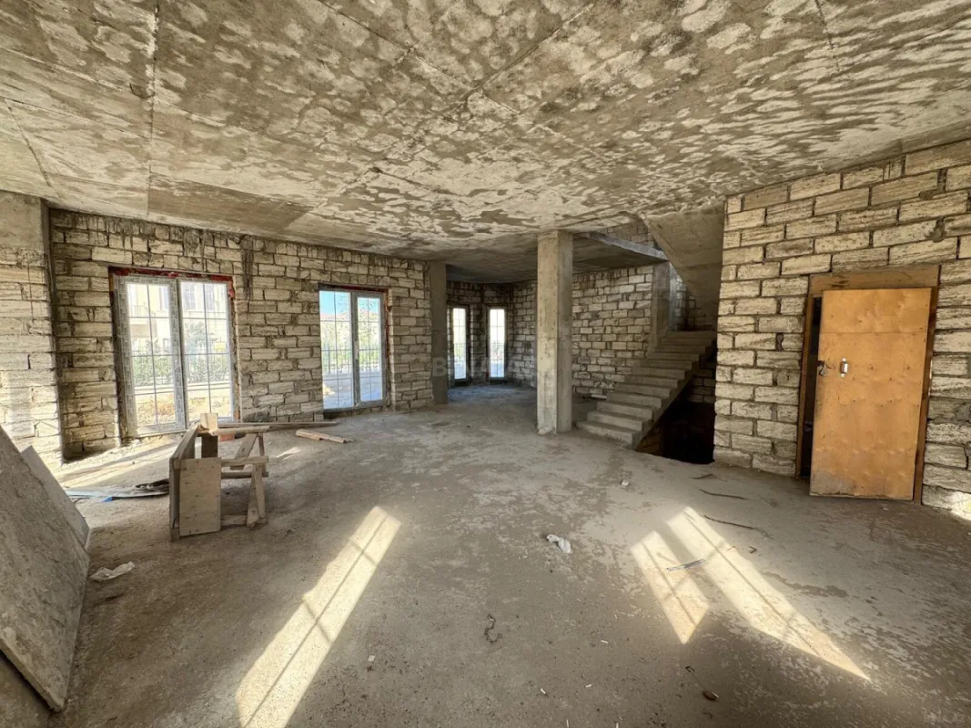 Satılır 6 otaqlı həyət evi 290 m²