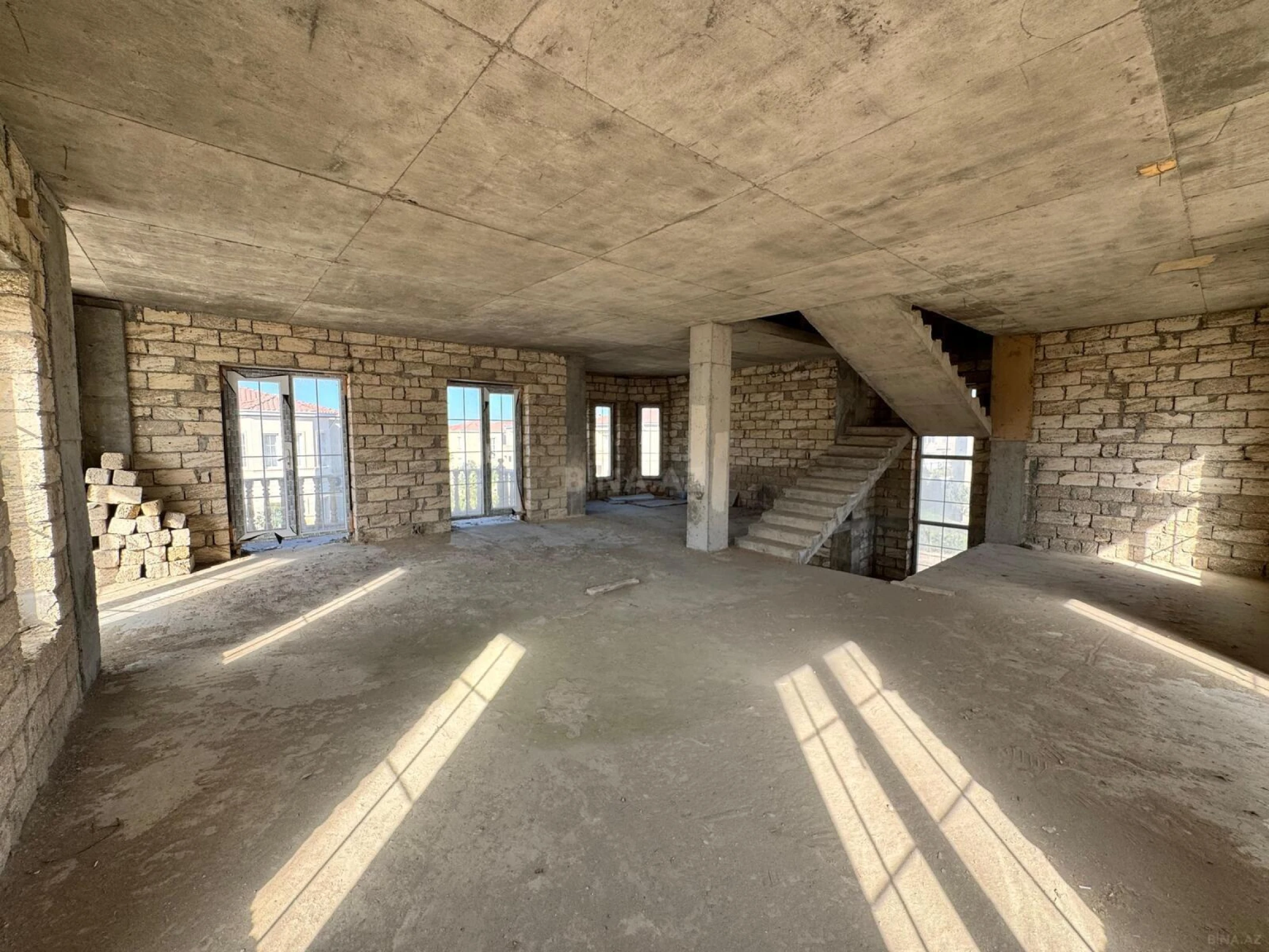 Satılır 6 otaqlı həyət evi 290 m²