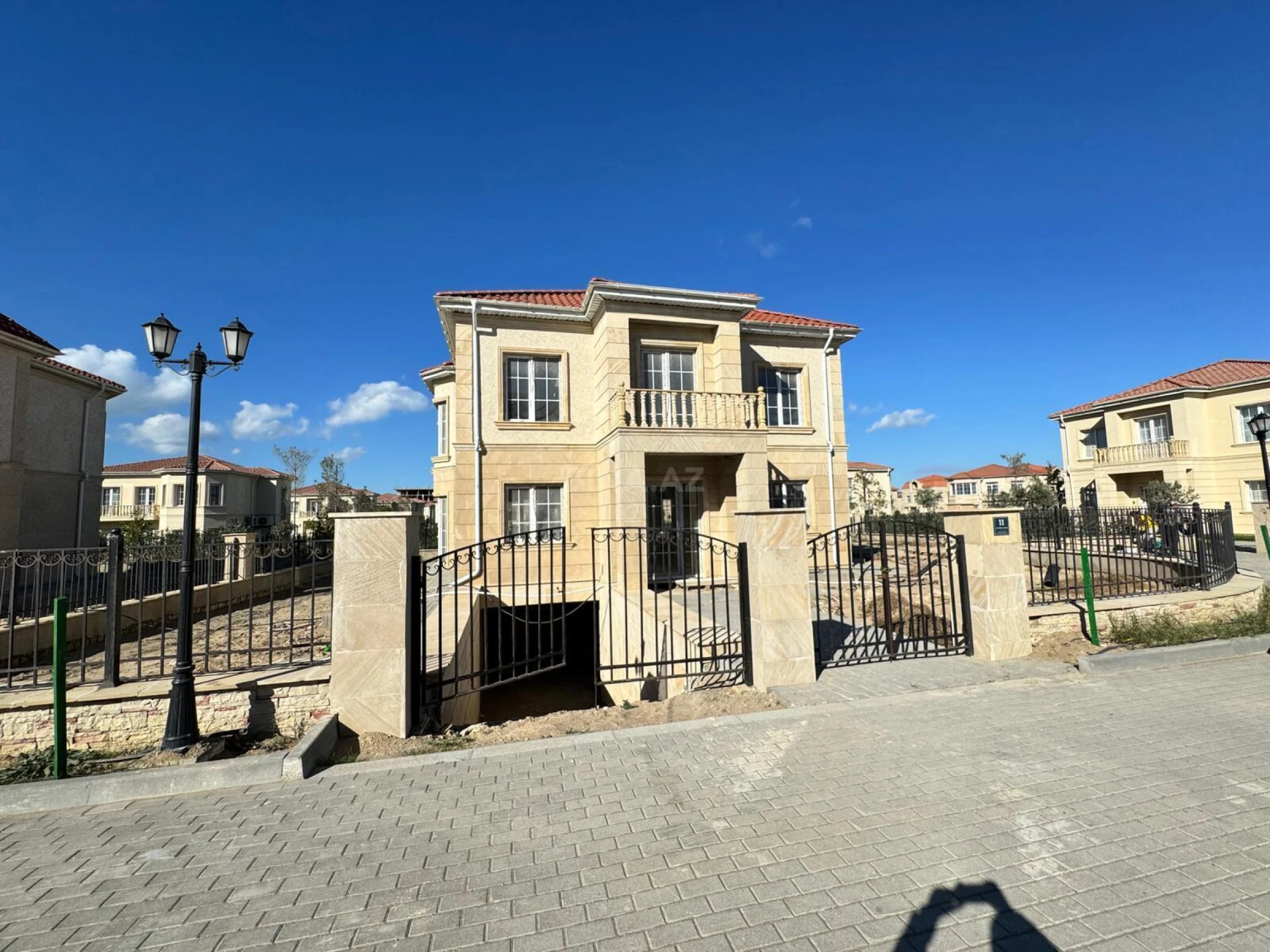 Satılır 6 otaqlı həyət evi 290 m²
