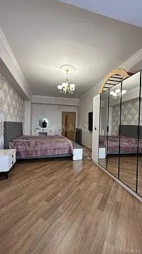 Satılır 2 otaqlı mənzil 104 m²