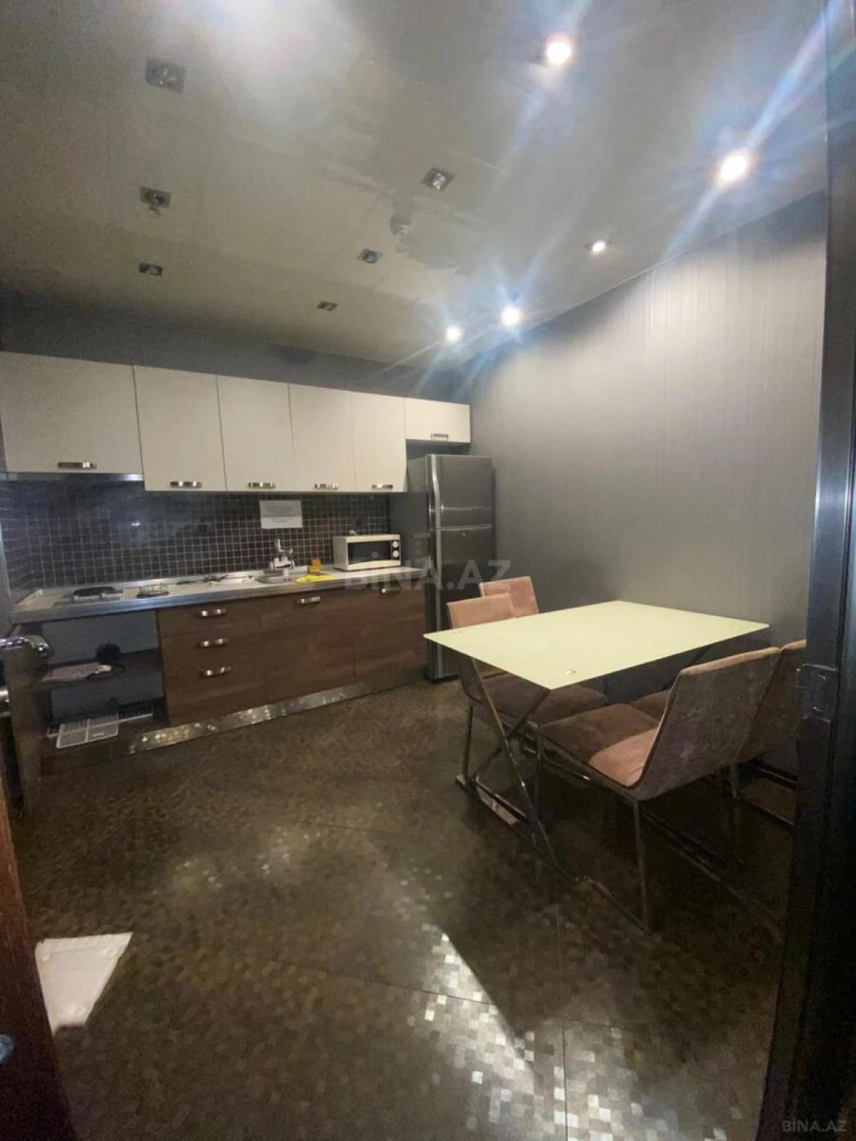 Kirayə verilir 6 otaqlı ofis 280 m²