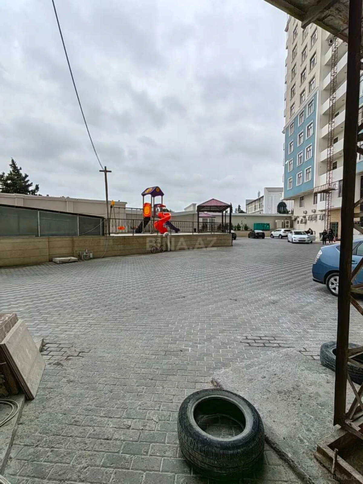 Satılır 4 otaqlı mənzil 150 m²