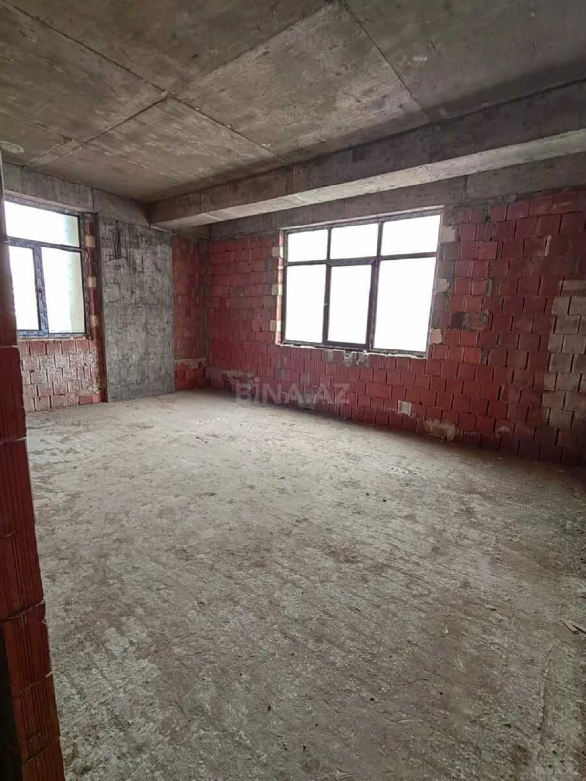 Satılır 4 otaqlı mənzil 150 m²