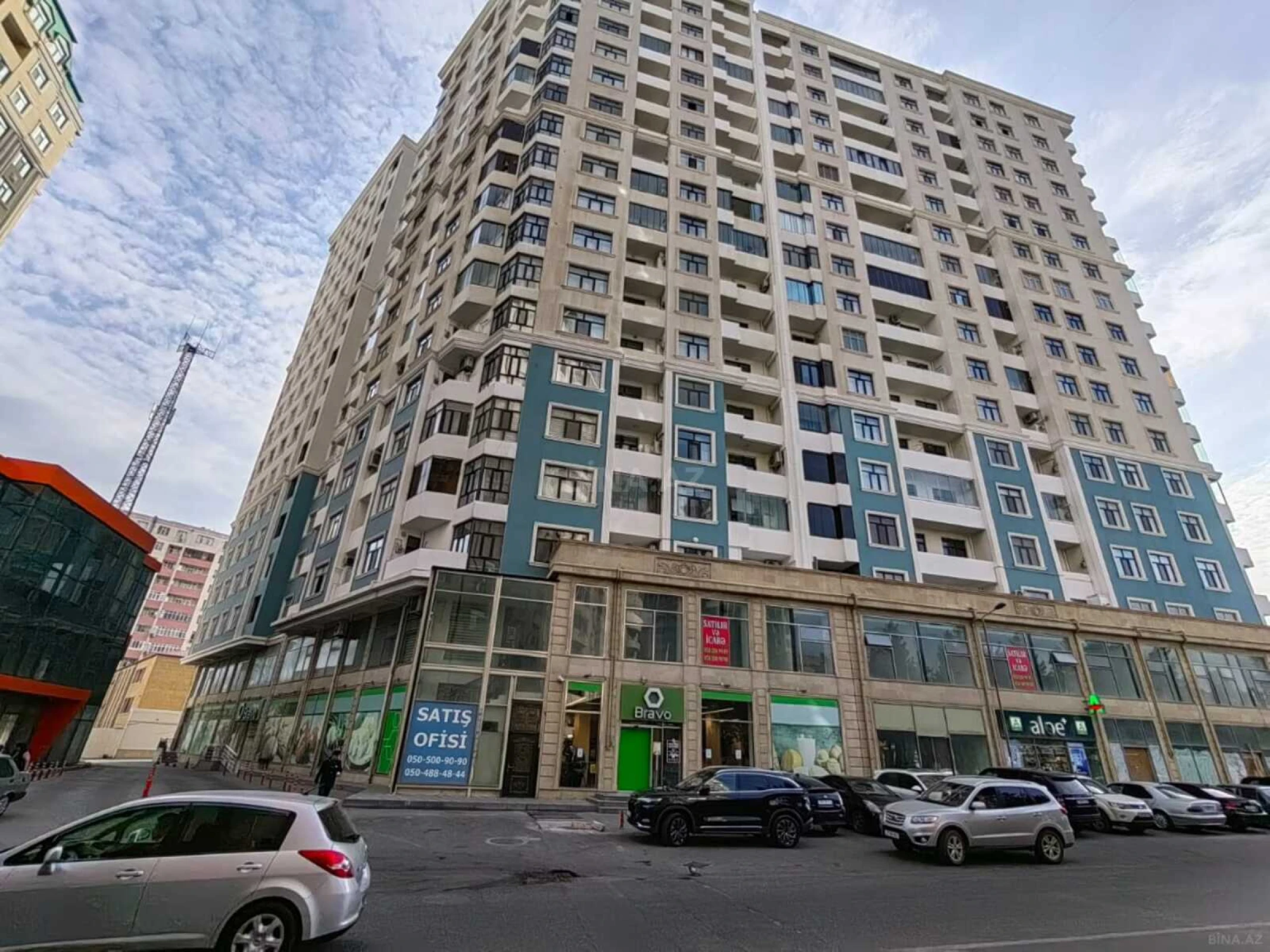 Satılır 4 otaqlı mənzil 150 m²