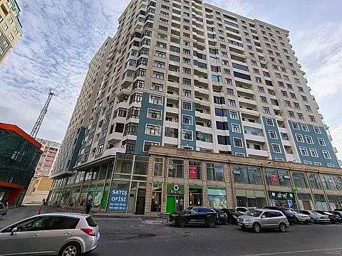Satılır 4 otaqlı mənzil 150 m²