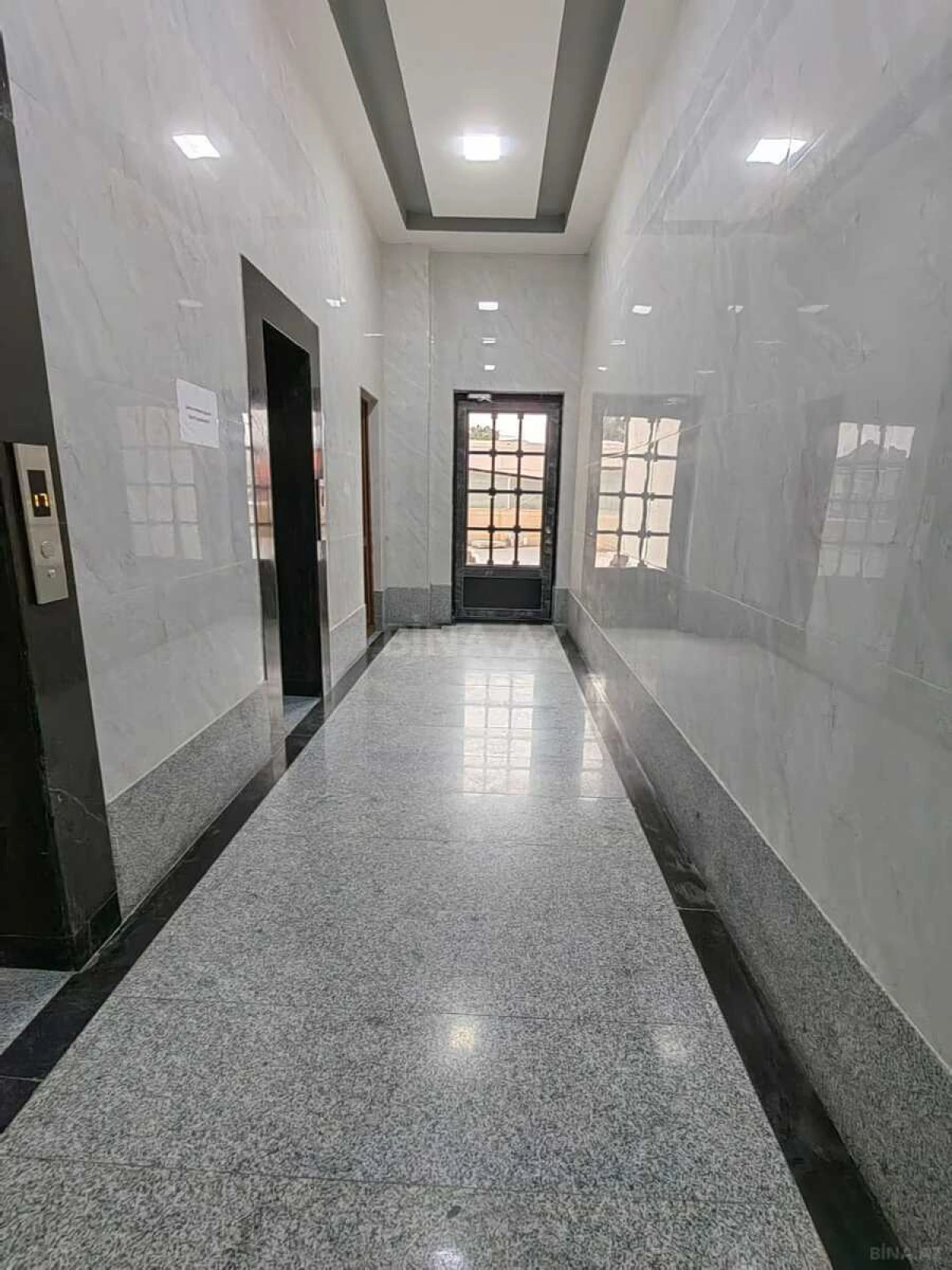 Satılır 4 otaqlı mənzil 150 m²