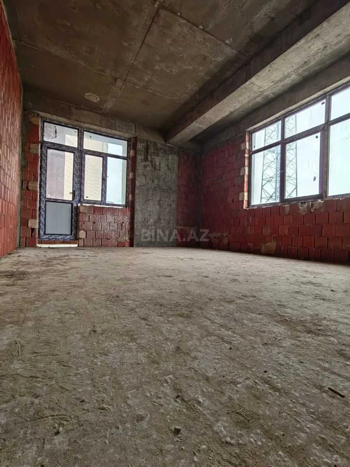 Satılır 4 otaqlı mənzil 150 m²