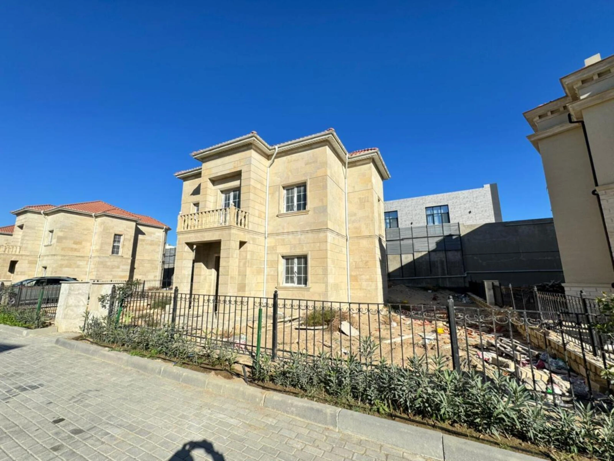 Satılır 8 otaqlı həyət evi 300 m²