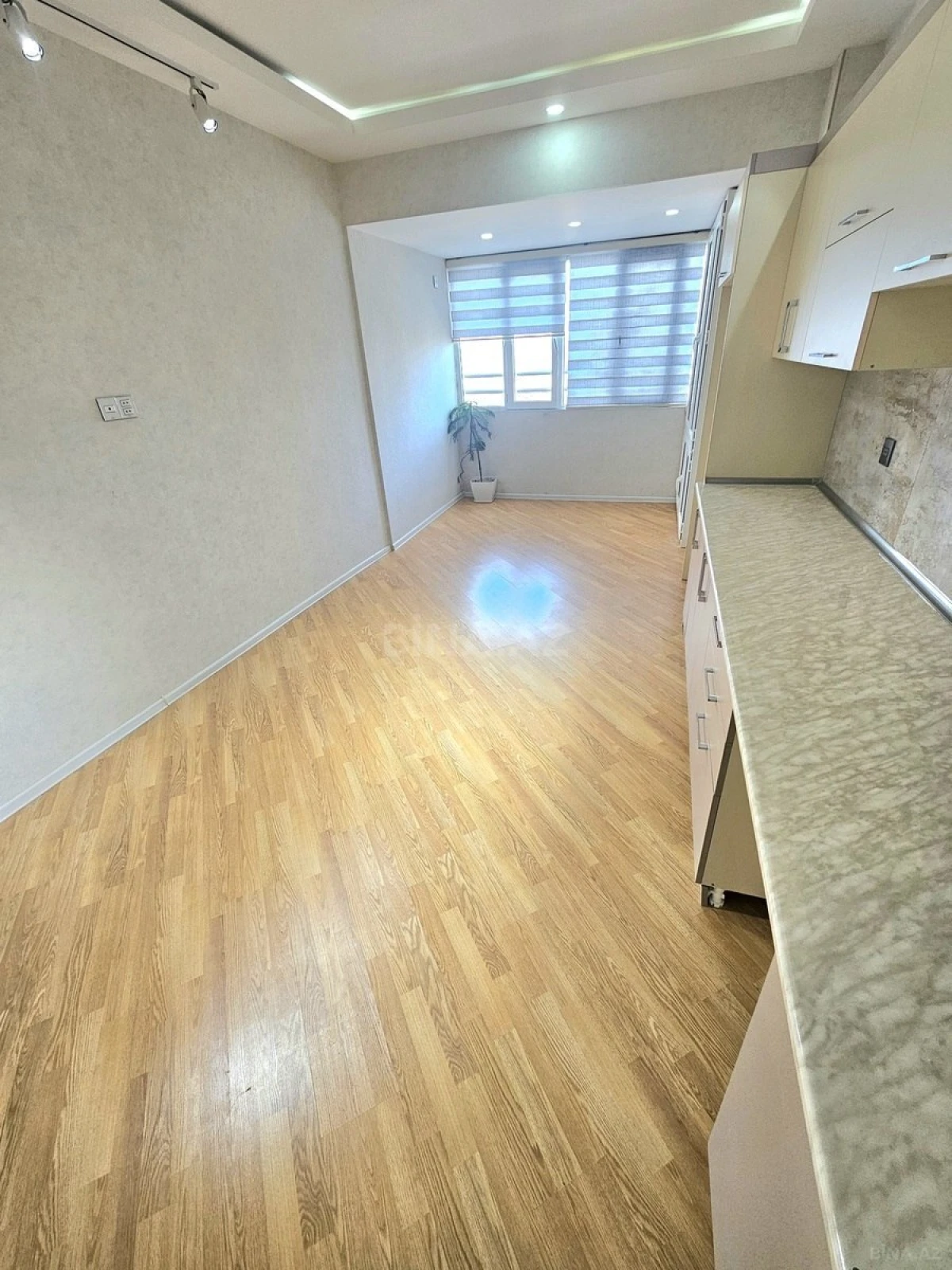 Satılır 2 otaqlı mənzil 57 m²