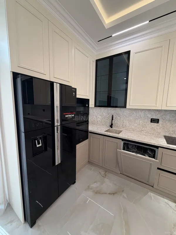 Satılır 4 otaqlı mənzil 181 m²