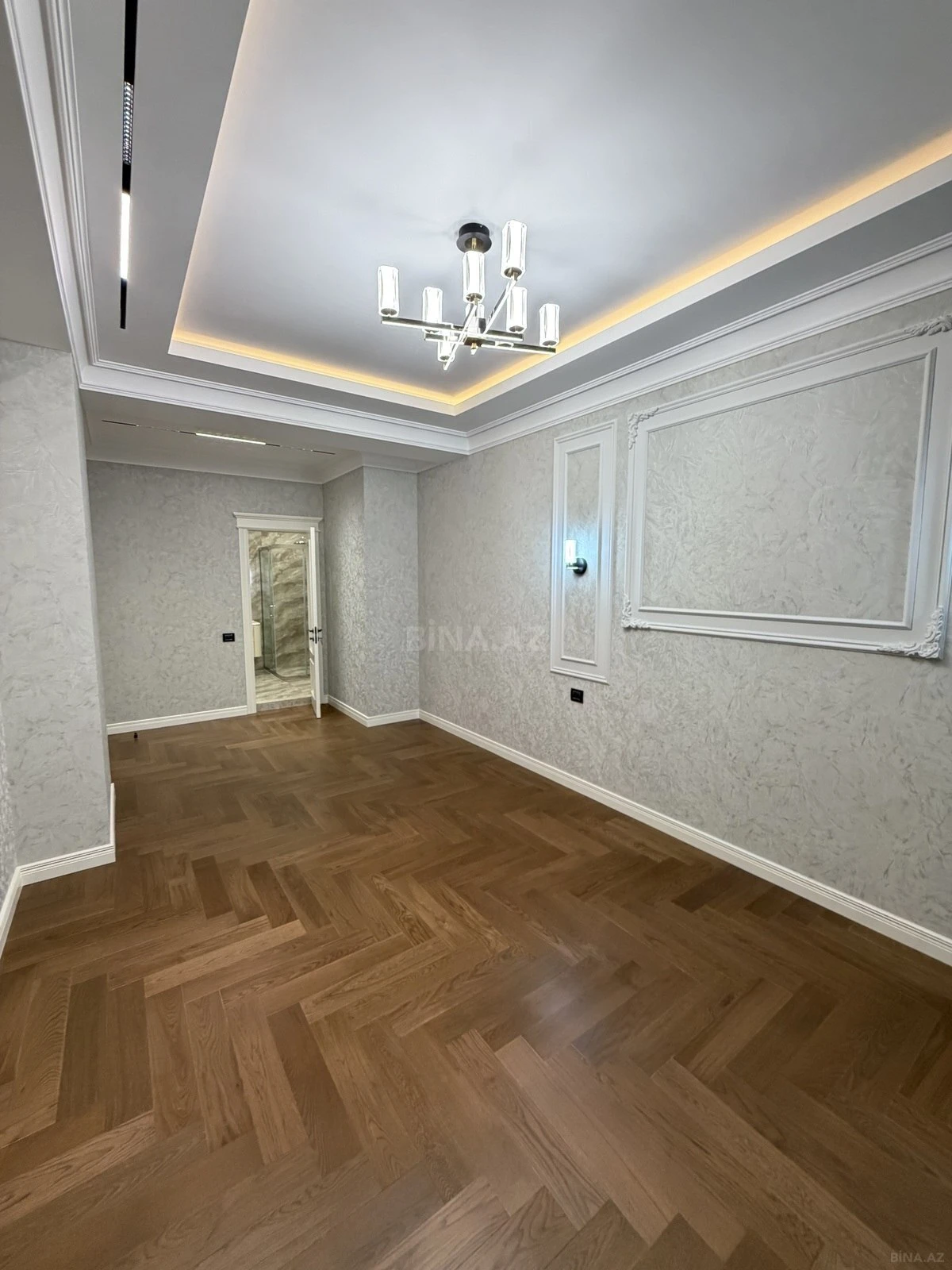 Satılır 4 otaqlı mənzil 181 m²