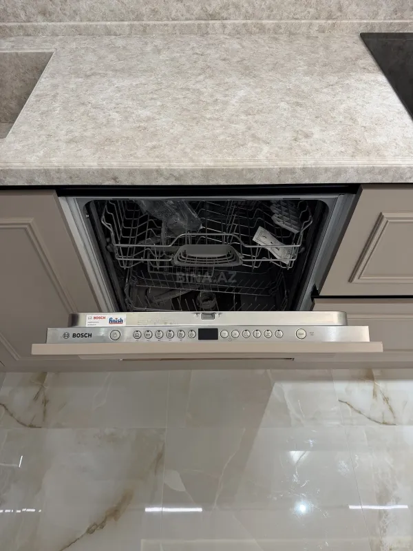 Satılır 4 otaqlı mənzil 181 m²