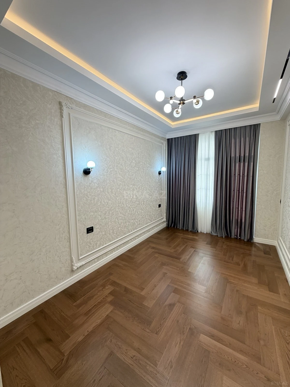 Satılır 4 otaqlı mənzil 181 m²