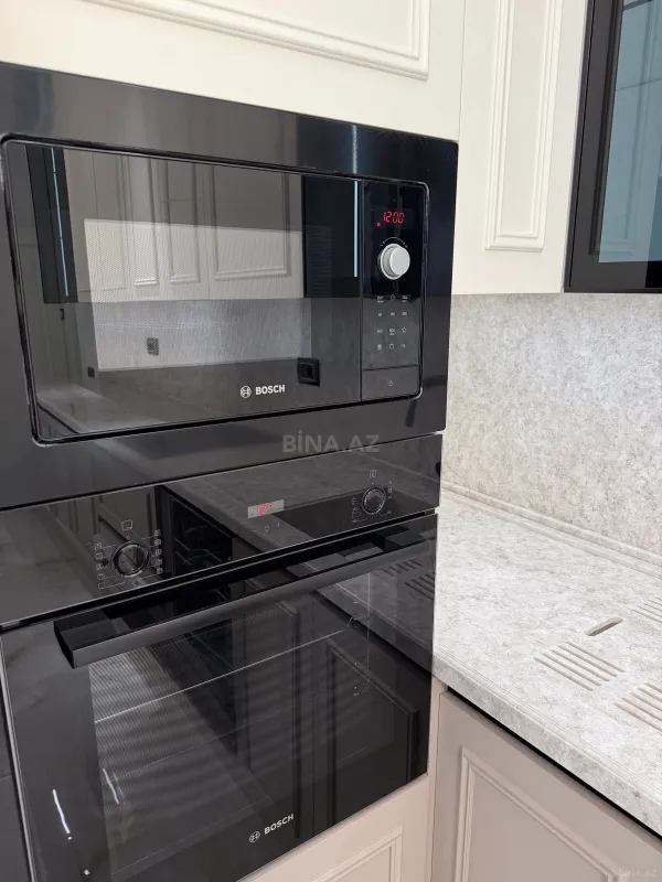 Satılır 4 otaqlı mənzil 181 m²