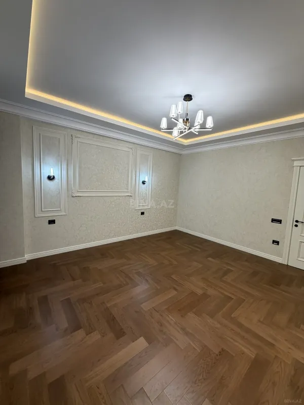 Satılır 4 otaqlı mənzil 181 m²