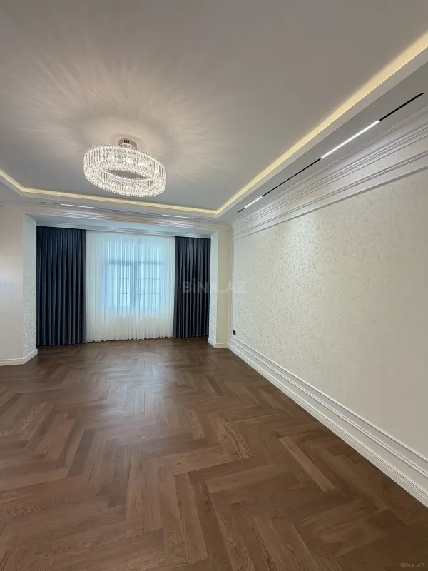 Satılır 4 otaqlı mənzil 181 m²