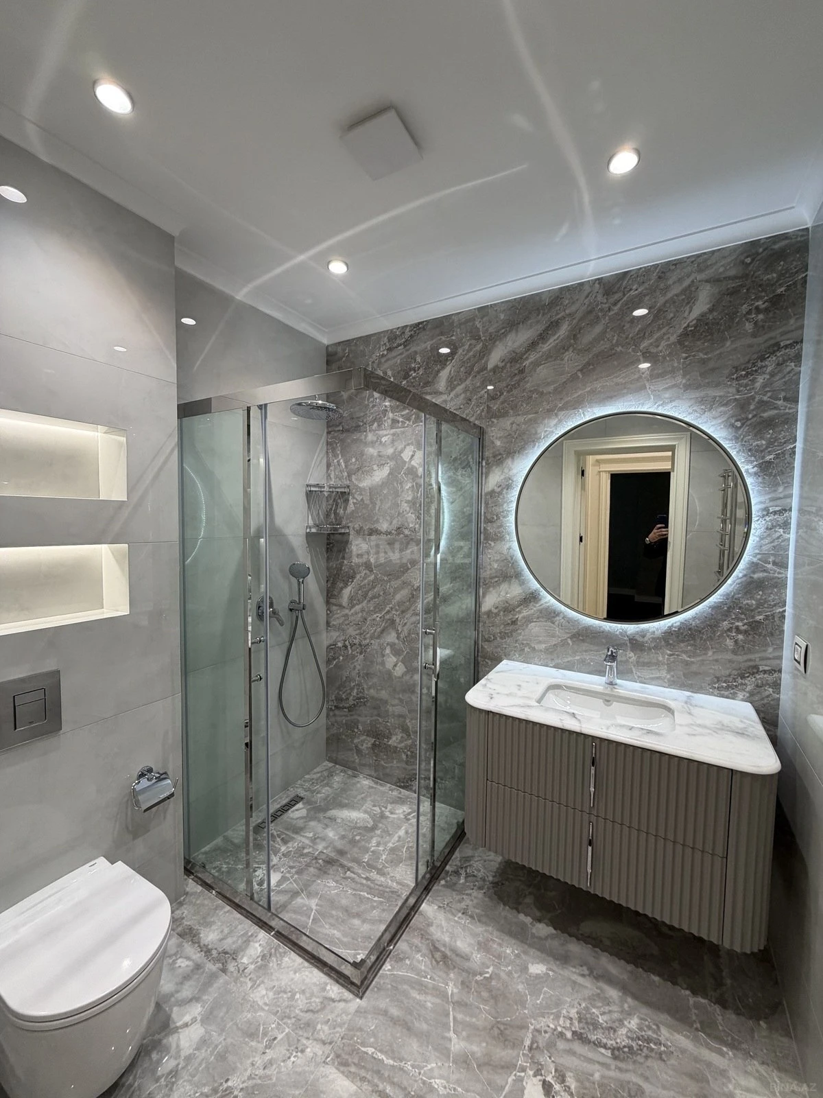 Satılır 4 otaqlı mənzil 181 m²