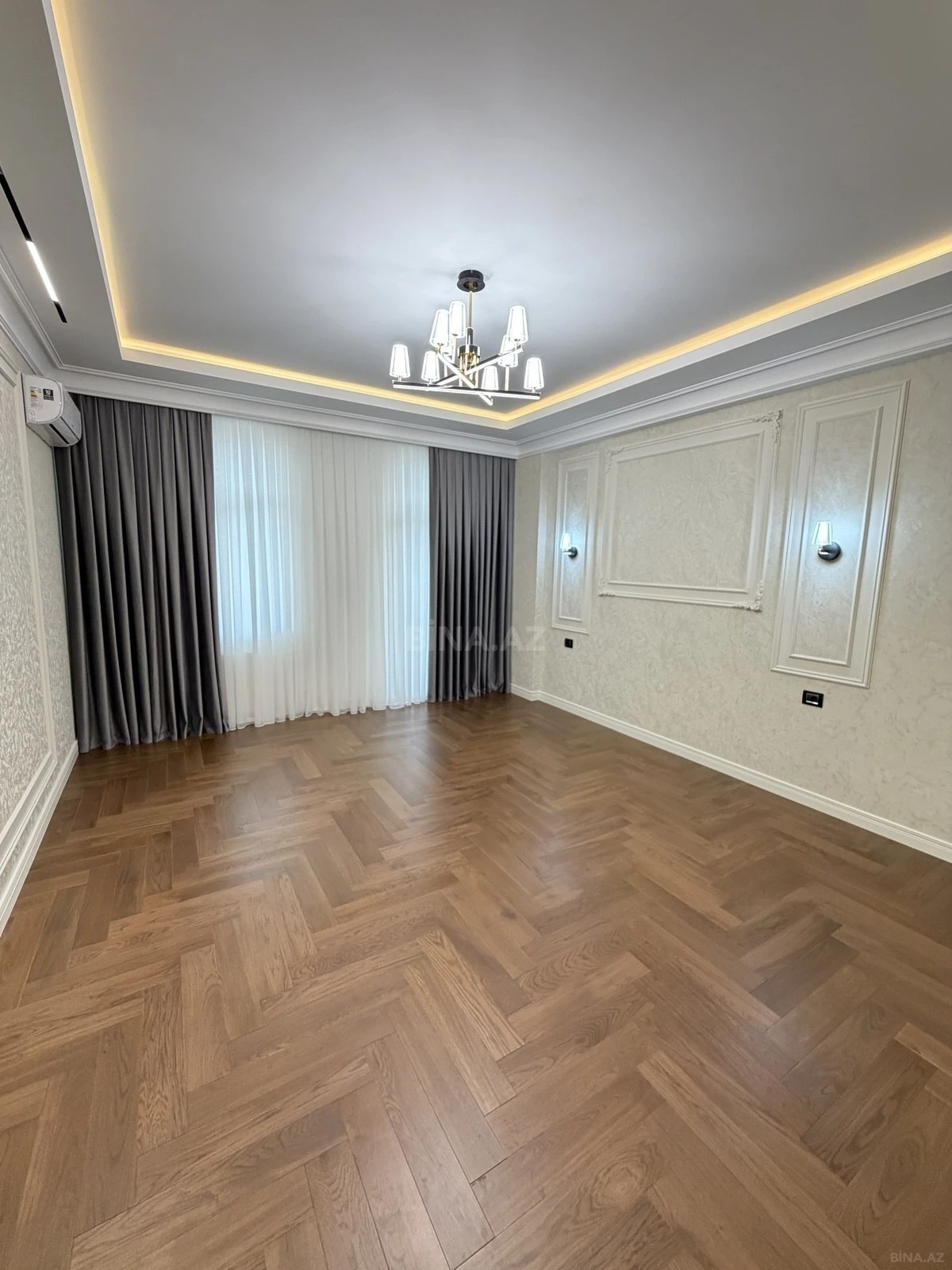 Satılır 4 otaqlı mənzil 181 m²